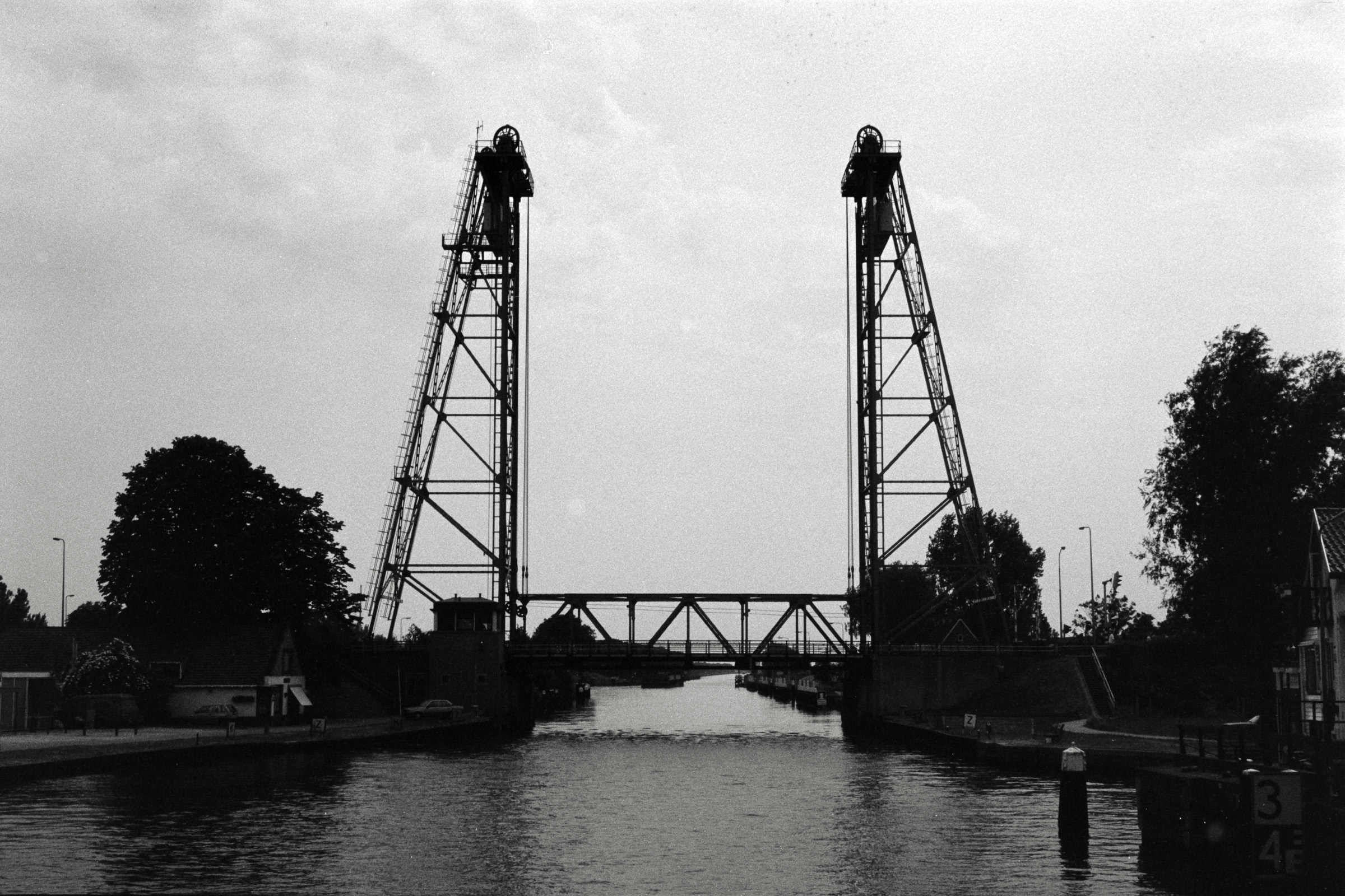 AHP F1992 06 002 sc250507 img28 NLP